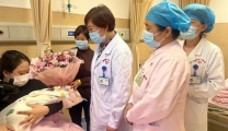 用心孕育健康 让爱一路相伴——我院产科献礼母亲节送祝福活动