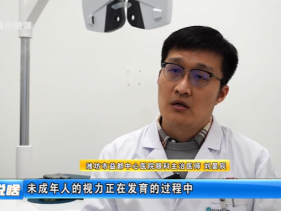 躺着玩手机会斜视？真相只有一个